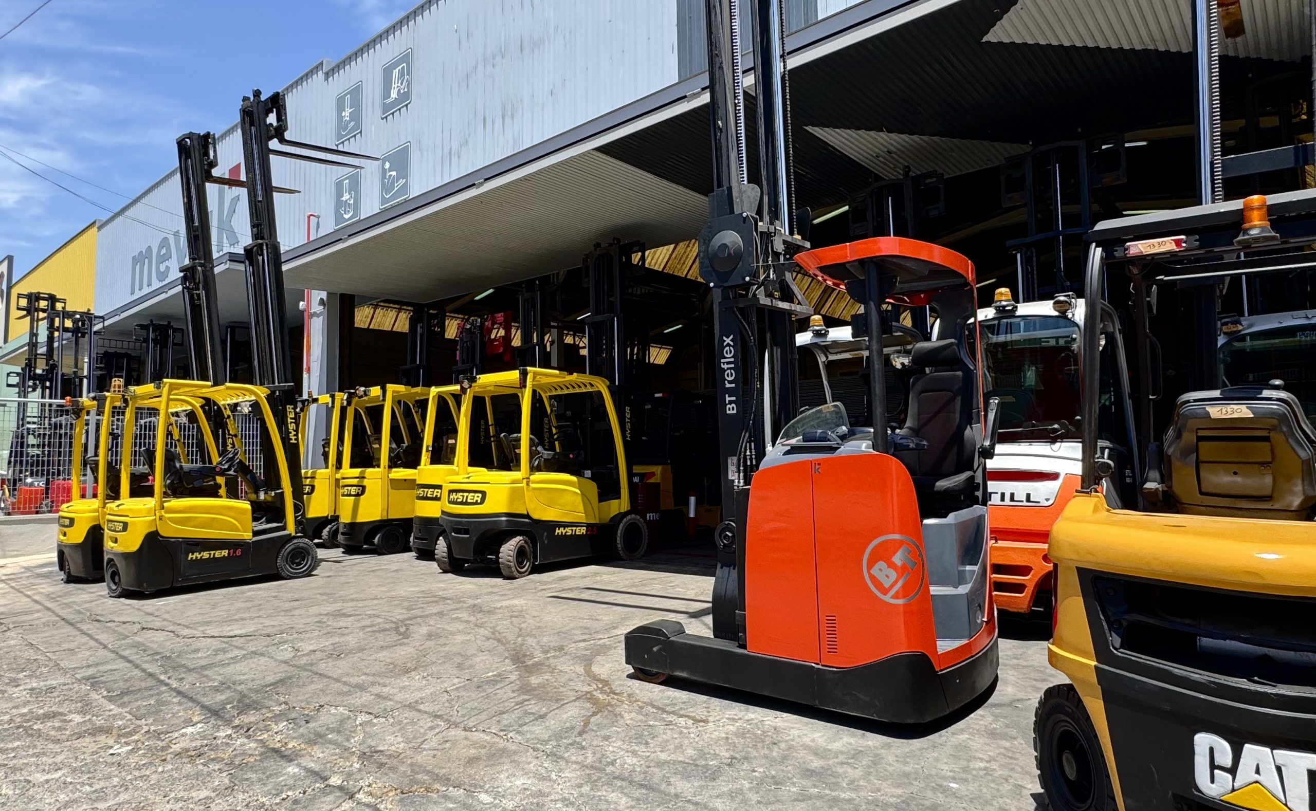Cómo cargar una batería de carretilla elevadora